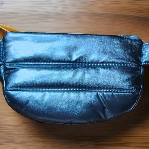 Marc Jacobs PERFECT Metallic Puffer Belt Bag Rainbow Logo Festival  NWT - Picture 6 of 8